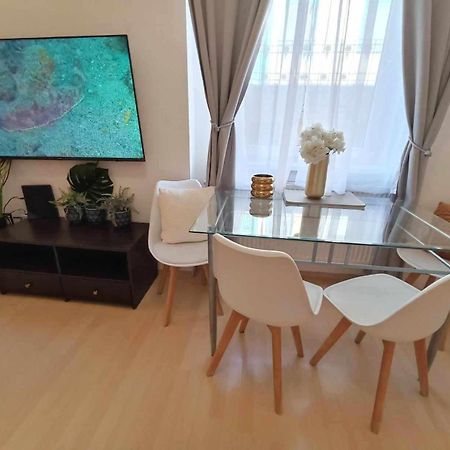 Trendy 2 Room Flat, Next To Corvin Mall Free Huge Garage! Ac,Dishwasher,Washmachine, Smart Tv Budapest Kültér fotó