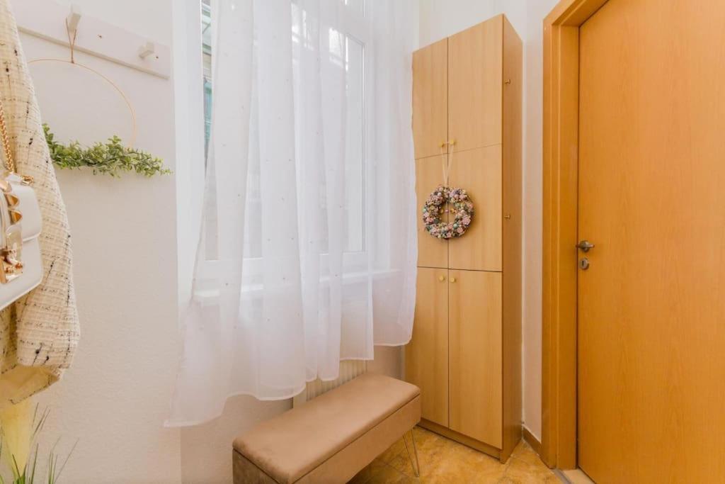 Trendy 2 Room Flat, Next To Corvin Mall Free Huge Garage! Ac,Dishwasher,Washmachine, Smart Tv Budapest Kültér fotó