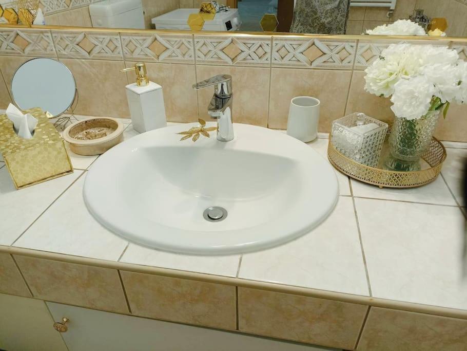 Trendy 2 Room Flat, Next To Corvin Mall Free Huge Garage! Ac,Dishwasher,Washmachine, Smart Tv Budapest Kültér fotó