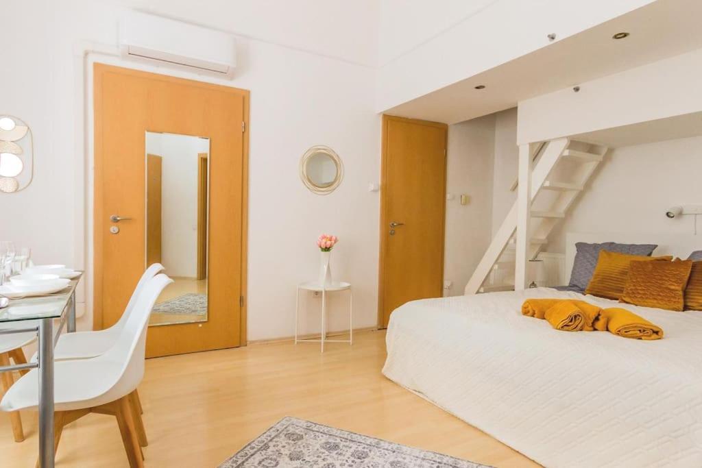 Trendy 2 Room Flat, Next To Corvin Mall Free Huge Garage! Ac,Dishwasher,Washmachine, Smart Tv Budapest Kültér fotó