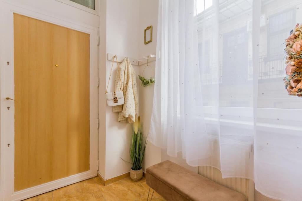 Trendy 2 Room Flat, Next To Corvin Mall Free Huge Garage! Ac,Dishwasher,Washmachine, Smart Tv Budapest Kültér fotó