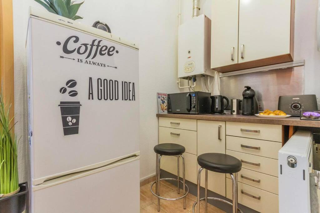 Trendy 2 Room Flat, Next To Corvin Mall Free Huge Garage! Ac,Dishwasher,Washmachine, Smart Tv Budapest Kültér fotó