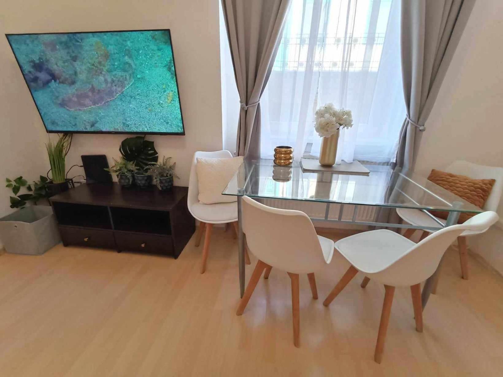 Trendy 2 Room Flat, Next To Corvin Mall Free Huge Garage! Ac,Dishwasher,Washmachine, Smart Tv Budapest Kültér fotó